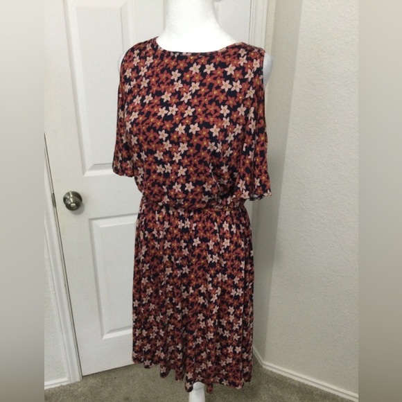 LOFT Women's Cold-Shoulder Flutter Sleeve Pullover Floral Dress Size M - Picture 5 of 8